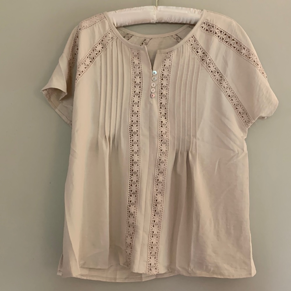 Womens short sleeve blouse with lace detail size S